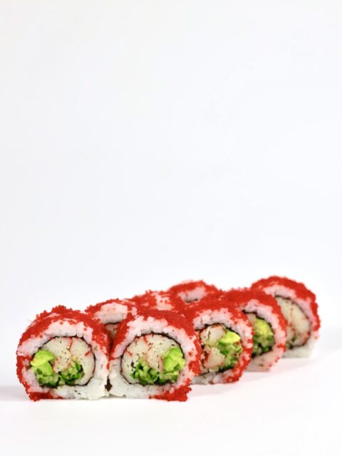 California with crab in tobiko (Калифорния с крабом в икре тобико)